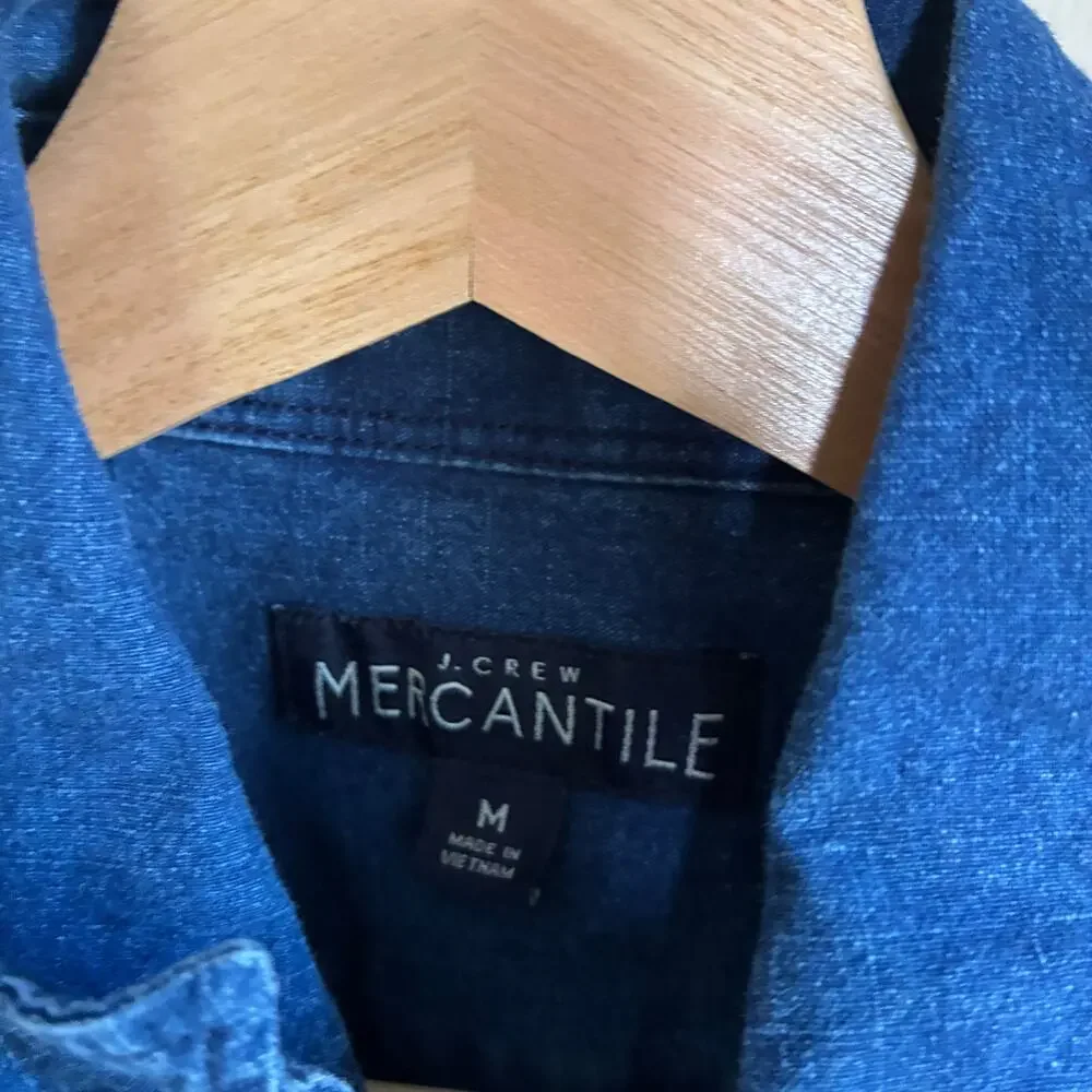 J.Crew Mercantile jean fabric short sleeved blue button down shirt men's size M